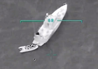 Yunan botları suçüstü yakalandı: İHA böyle görüntüledi