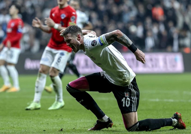 Beşiktaş, sahasında Kasımpaşa'yı 2-1 mağlup etti