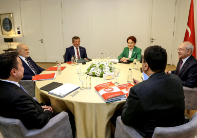 6'lı masada yönetim krizi! Davutoğlu'na tepki yağıyor: Yüzde 1'lik partisin sus
