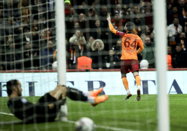 Galatasaray evinde farka koştu: 4-0