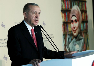 Erdoğan'dan muhalefete başörtüsü tepkisi: Düne kadar ahkam kesenler yan çiziyor