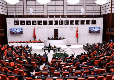 Başörtüsü teklifi komisyondan geçti