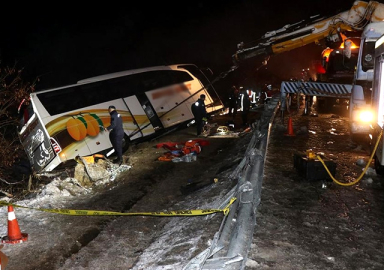 Kayseri'de yolcu otobüsü devrildi: 4 ölü, 24 kişi yaralı
