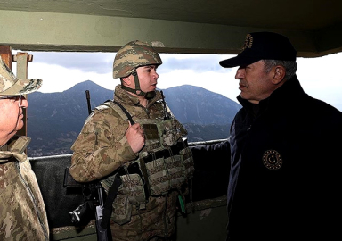 'Asker kışladan geç çıkarıldı' iddiası! Bakan Akar'dan sert tepki