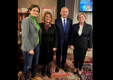 Kılıçdaroğlu'dan tepki çeken fotoğraf: Seccadeye ayakkabı ile bastı!