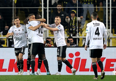 Beşiktaş'dan Kadıköy'de tarihi zafer! 4-2