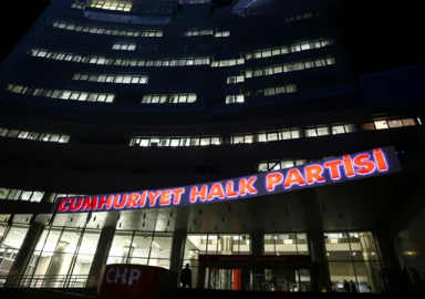 CHP'de liste savaşları! Parti Meclisi Toplantısı peş peşe ertelendi
