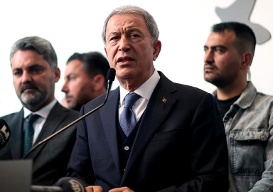 Bakan Akar: Teröristler kan ağlıyor panik içindeler, bitecekler!