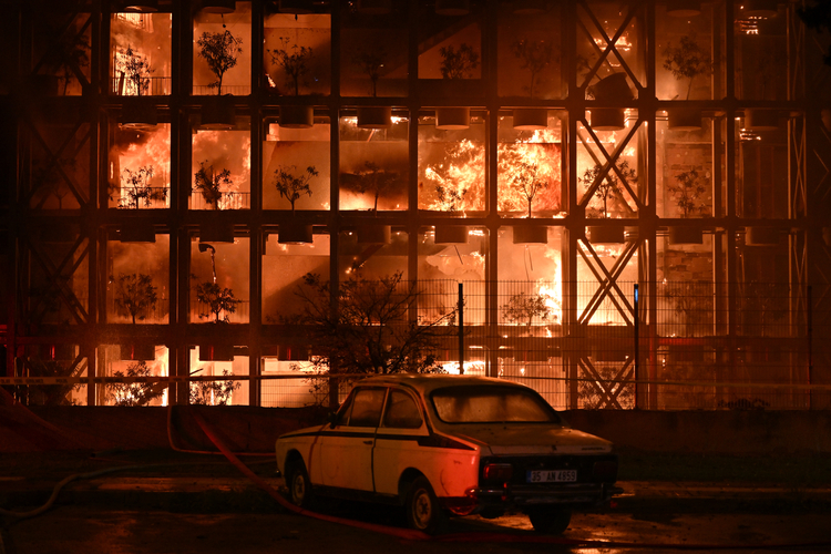 2023_04_izmir-yangin27-3