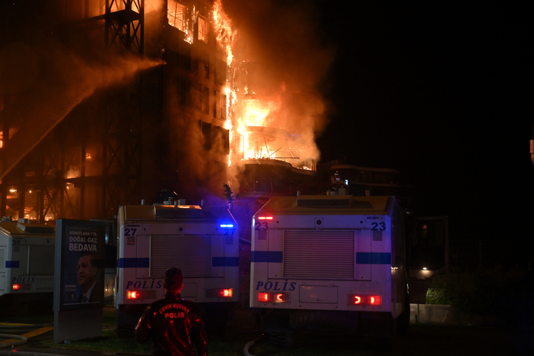 2023_04_izmir-yangin27-4