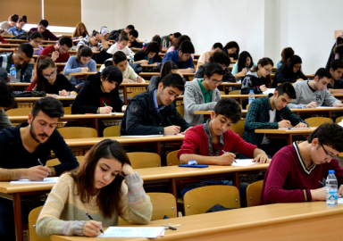 Üniversitelerde sınavlara seçim ayarı!