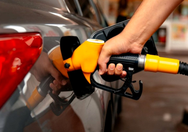 Dolar rekor kırdı, petrol yükseldi! Motorine büyük zam yolda