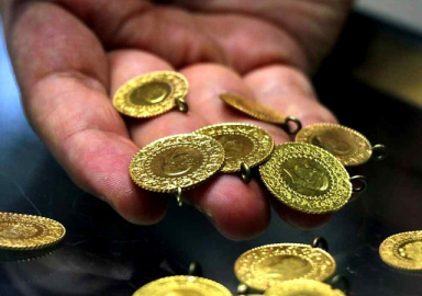 Altın yeniden rekor kırdı