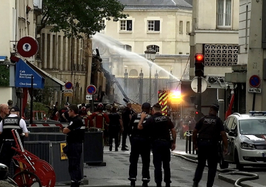 Paris'te doğalgaz patlaması: 37 yaralı
