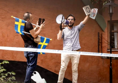 İsveç'te Kurban Bayramı'nda cami önünde Kur'an-ı Kerim yakıldı