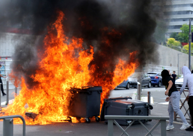 Fransa'da ortalık durulmuyor! Sokağa çıkma yasağı ilan edildi