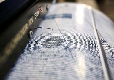 4 dakika arayla 5,7 ve 7,4 büyüklüğünde depremler oldu! Tsunami alarmı verildi!