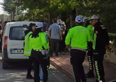 Polisi sırtından bıçakladı