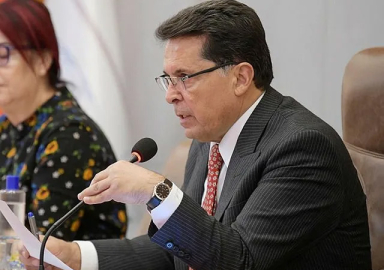 CHP'li Esenyurt Eski Belediye Başkanı Ahmet Özer, PKK/KCK İltisaklı 6 Kişiyi Belediye'ye Almış