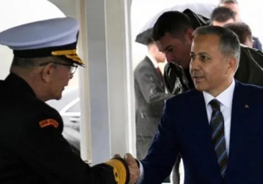 İçişleri Bakanı Ali Yerlikaya TCSG Umut Gemisi'ni ziyaret etti