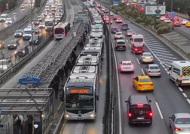 İstanbul trafiğinde okul yoğunluğu
