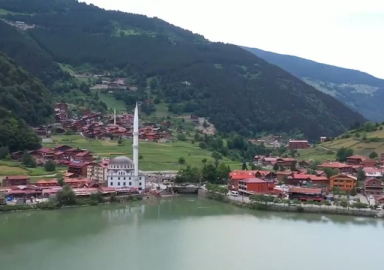 Uzungöl’deki ruhsatsız yapılar kaldırılıyor