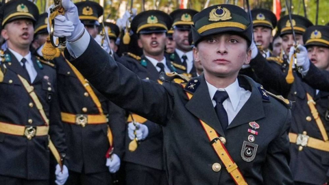 Milli Savunma Bakanlığı’ndan 'Teğmenler' Açıklaması: “Mesele Kılıç Değil, Disiplinsizlik”