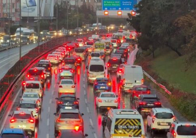 İstanbul'da trafik kilit: Yoğunluk yüzde 90'a ulaştı