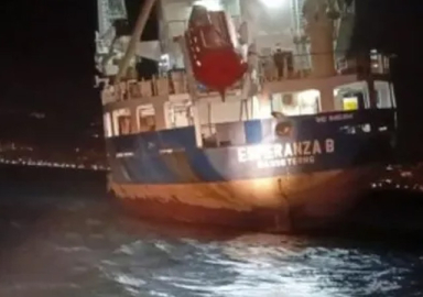Mersin'de Esperanza B gemisi yan yattı!