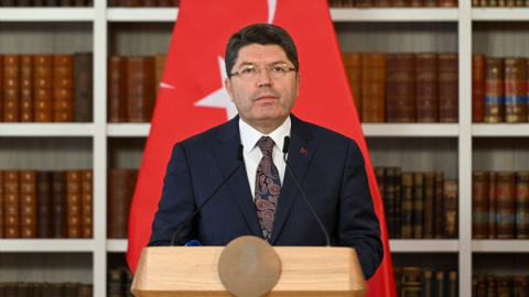 Bakan Tunç'tan Özel'e Tepki: 'Düzeysiz ifadeler kabul edilemez'