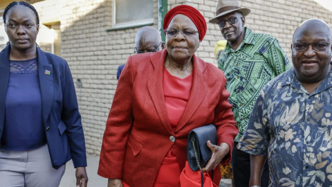 Namibya ilk kadın cumhurbaşkanını seçti