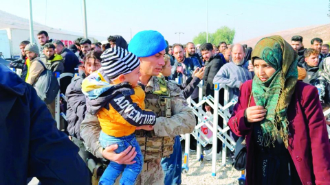 61 yıllık zulüm sona erdi: Suriyeliler ülkelerine dönüyor