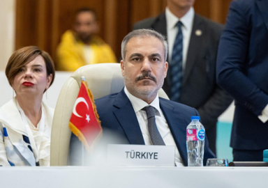 D-8 Toplantısında Bakan Fidan, İsrail'e karşı dayanışma çağrısı yaptı