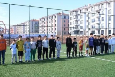 Bakan Kurum’dan Hüseyin’e halı saha sürprizi