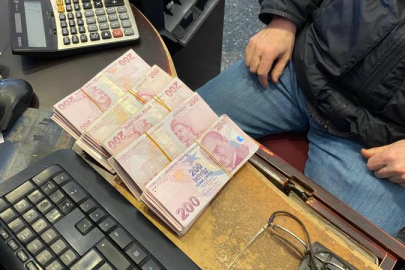 Bankadan yanlışlıkla verilen 100 bin lirayı iade etti