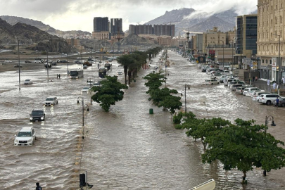 Mekke'de şiddetli yağmur ve dolu etkili oldu