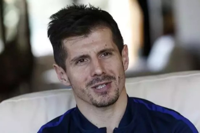 Emre Belözoğlu, Antalyaspor ile 1.5 yıllık anlaşma yaptı