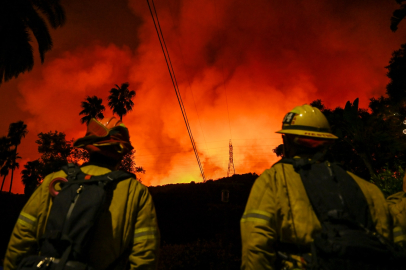 Los Angeles yangınlarında havai fişek iddiası: Felaketin arkasında ne var?
