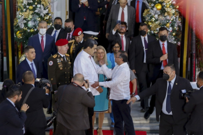 Petro'dan Maduro'ya çağrı