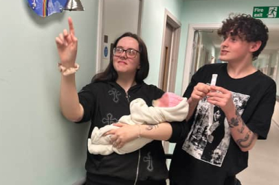 Hamile olduğunu öğrendikten 40 dakika sonra doğum yaptı