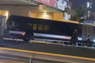 15 Temmuz Şehitler Köprüsü’nde kontrolden çıkan metrobüs 4 araca çarptı