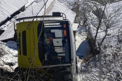 Belediye otobüsü kontrolden çıktı! Yamaçtan aşağı yuvarlandı