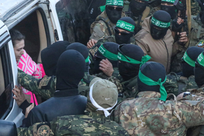 Esir takası anlaşması devam ediyor: 4 İsrailli kadın askere karşı 200 Filistinli