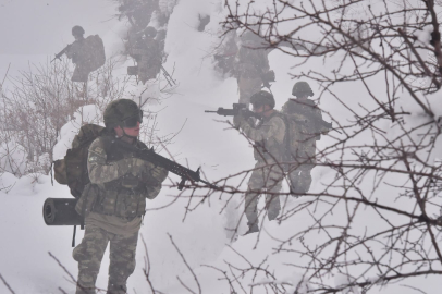 Mehmetçik Irak'ın kuzeyinde vurdu: 4 PKK'lı terörist etkisiz