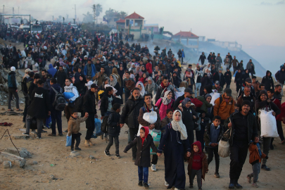 Gazze’de yerinden edilen Filistinlilerin topraklarına dönüşü başladı