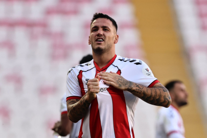 Süper Lig devine imzayı atıyor! Yılın bombası Rey Manaj!