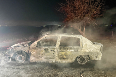 Yanan araçta ceset bulundu