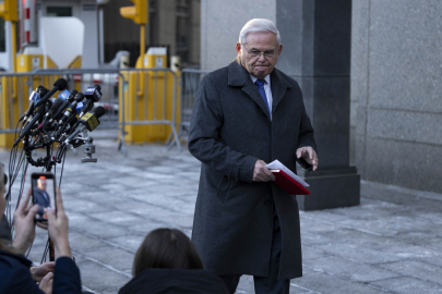 Türk düşmanı eski Senatör Bob Menendez’e rüşvet skandalında 11 yıl hapis!