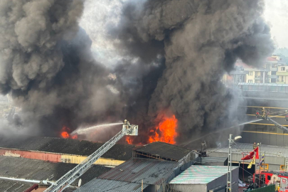 Çekmeköy'de lastik fabrikasında yangın çıktı