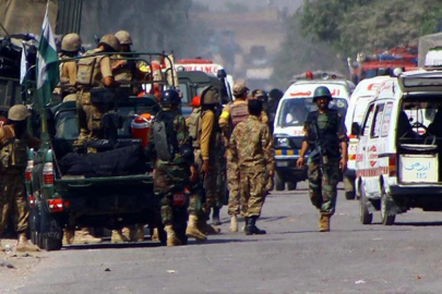 Pakistan'da çatışma çıktı! 18 asker öldü 23 militan etkisiz hale getirildi